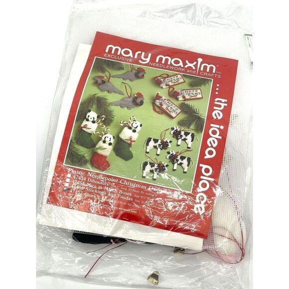 NOS Mary Maxim Needlepoint COWS Christmas Ornaments Kit Makes 6 Plastic Canvas - Picture 1 of 4